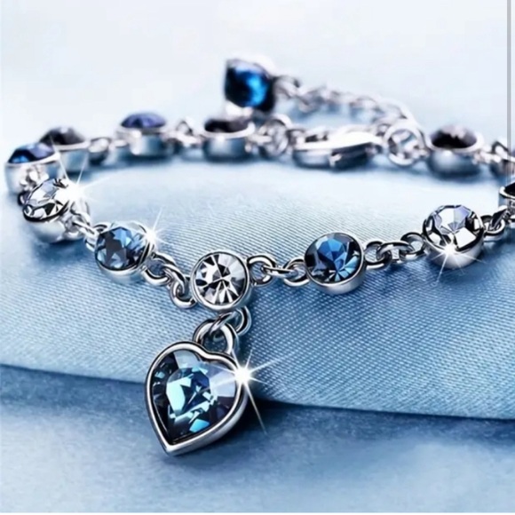 N/A Jewelry - Silver Heart Bracelet with Blue / White Topaz